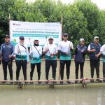 WUJUDKAN EKOSISTEM PELABUHAN BERKELANJUTAN,  IPCM DAN PT EPI TANAM 2.000 POHON MANGROVE
