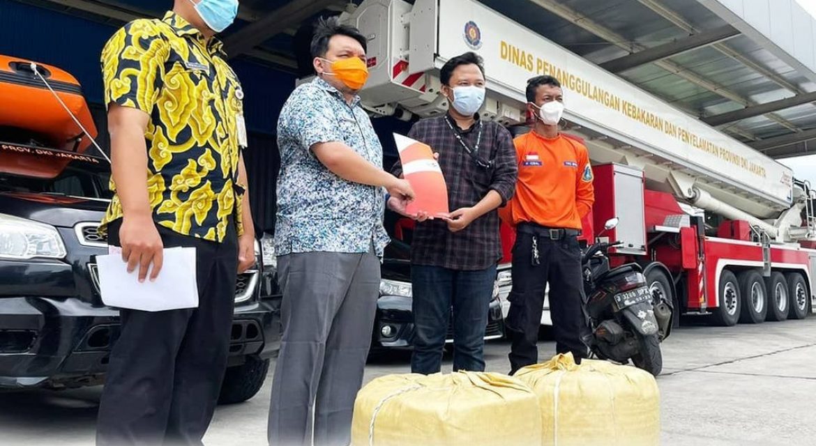 To Strengthen Awareness and Preparedness for Facing Flood Disasters, IPCN Distributes CSR Tall Tambang Assistance