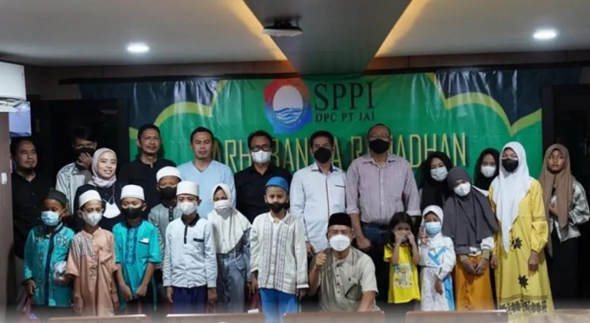 Entitled “The Beauty of Sharing” Ramadhan 1443H PT JAI Tbk Workers Hold Fasting Together and Donate to Orphans